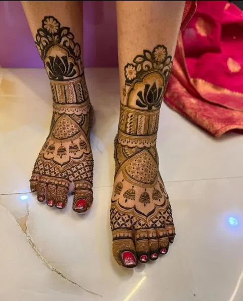 bridal figure foot mehndi design