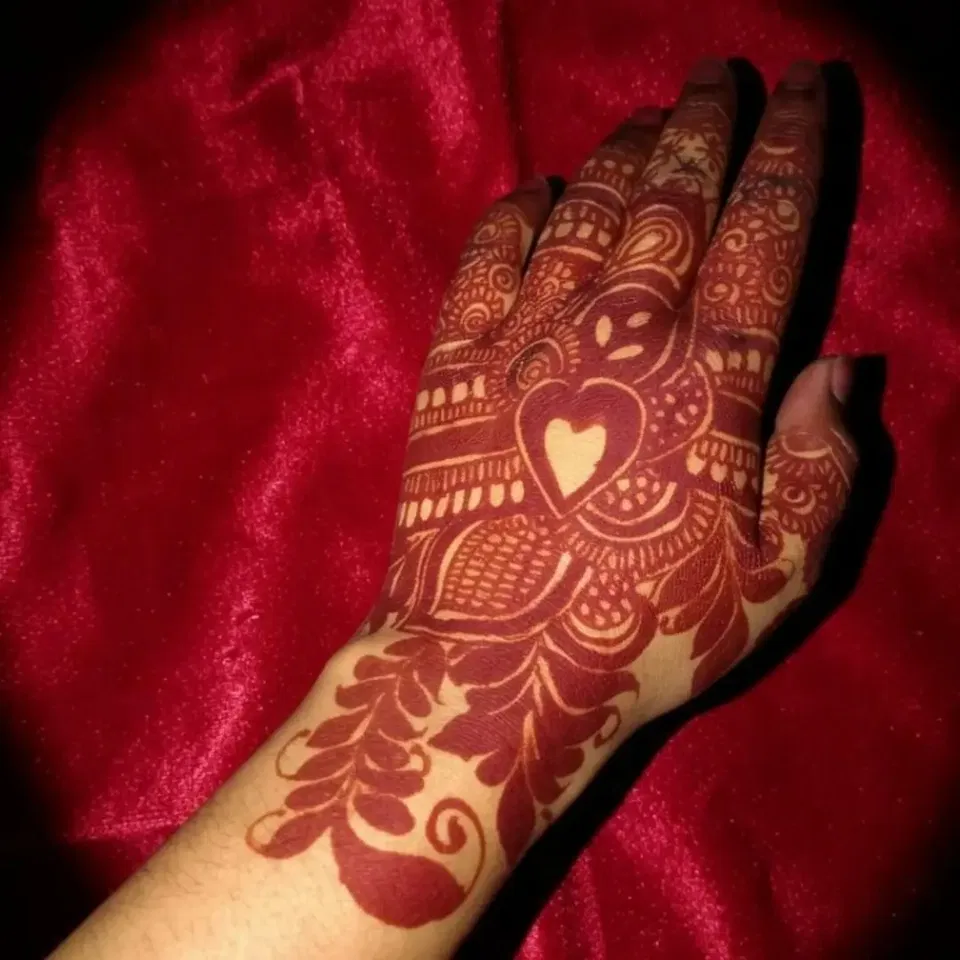 Indian Mehndi Design with Hearts (2)
