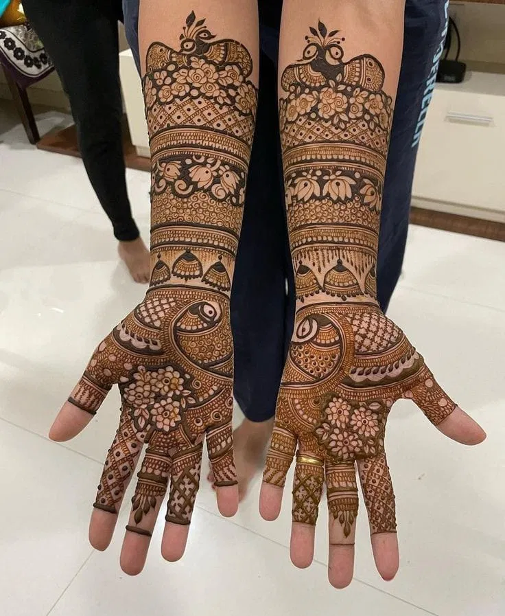 Bridal Front Hand Mehndi Design with Figures (3)