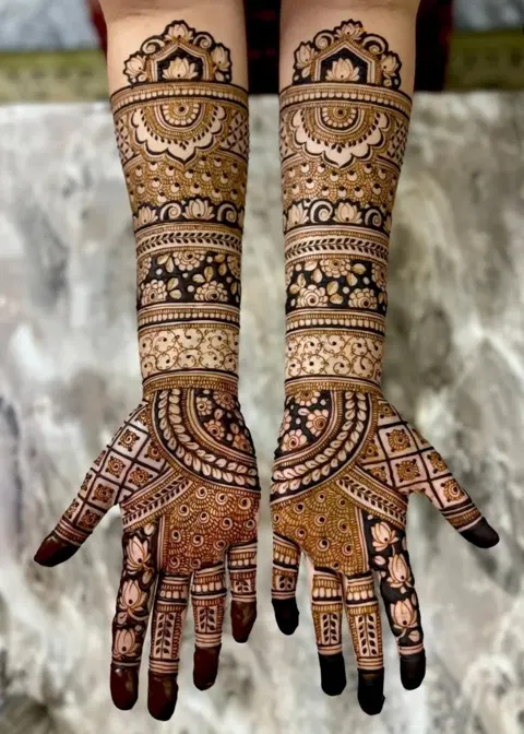 bridal figure full hand mehndi design