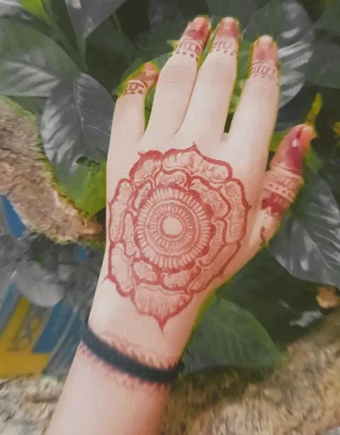 simple circle mehndi design