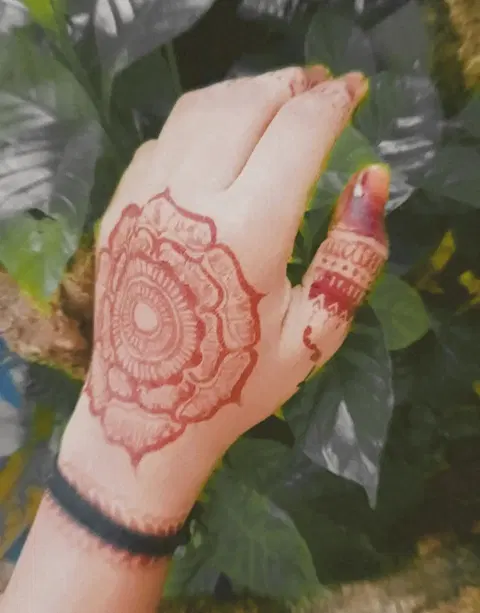 simple circle mehndi design