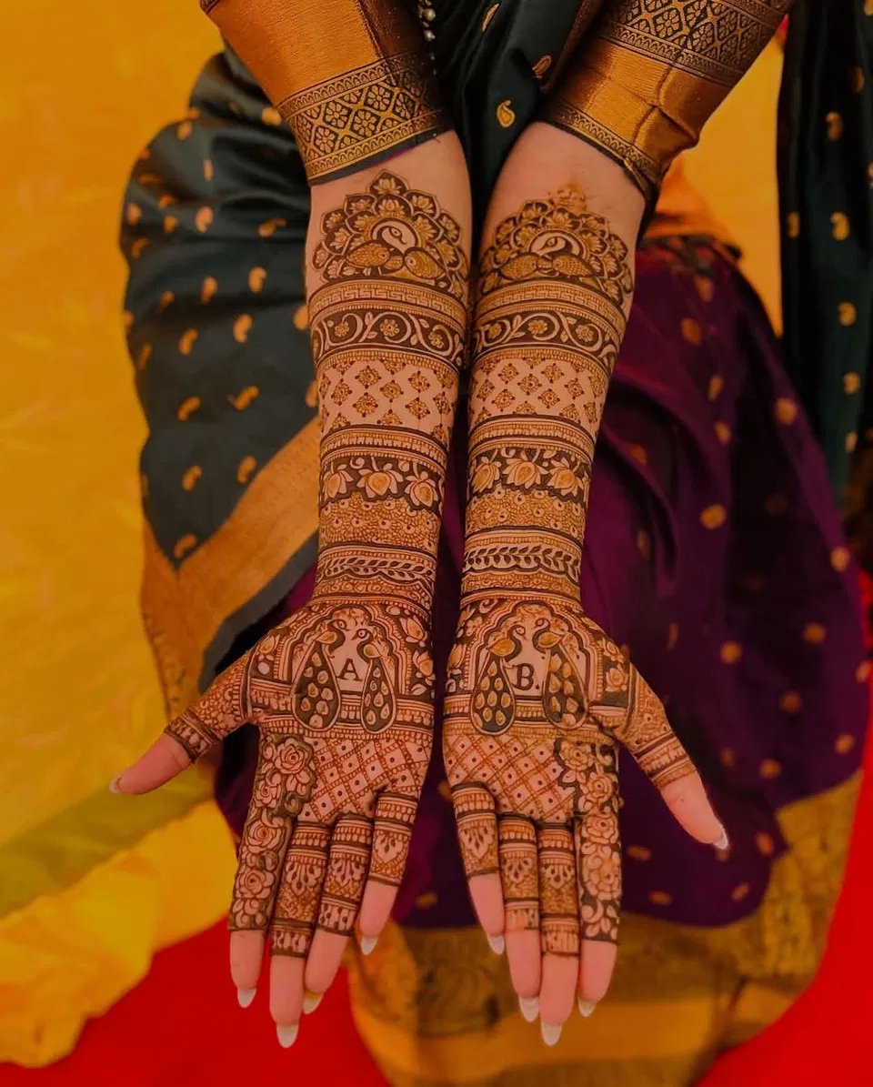 Bridal Front Hand Mehndi Design with Figures (5)
