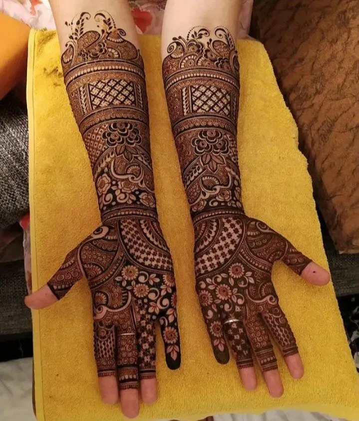 Bridal Front Hand Mehndi Design (2)