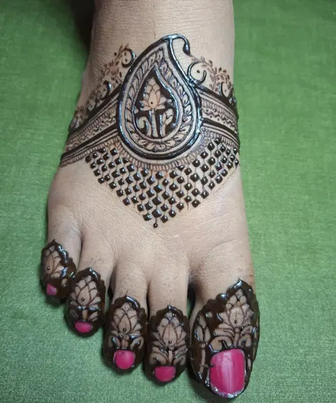 peacock foot mehndi design