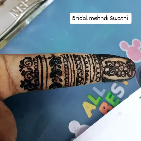 finger mehndi design