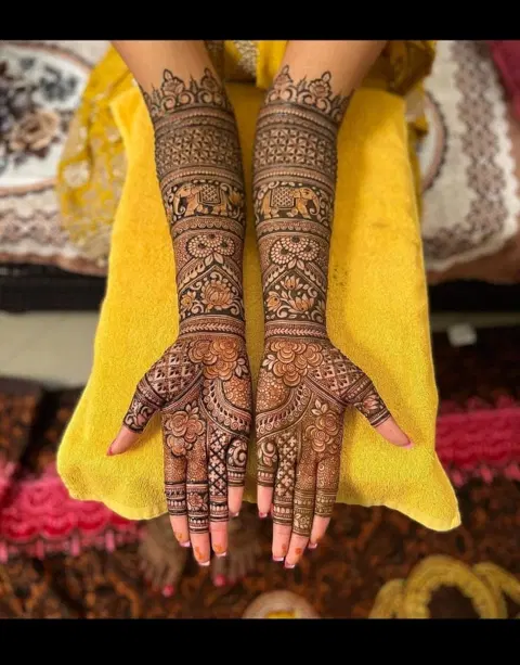 bridal stylish flower front hand mehndi design