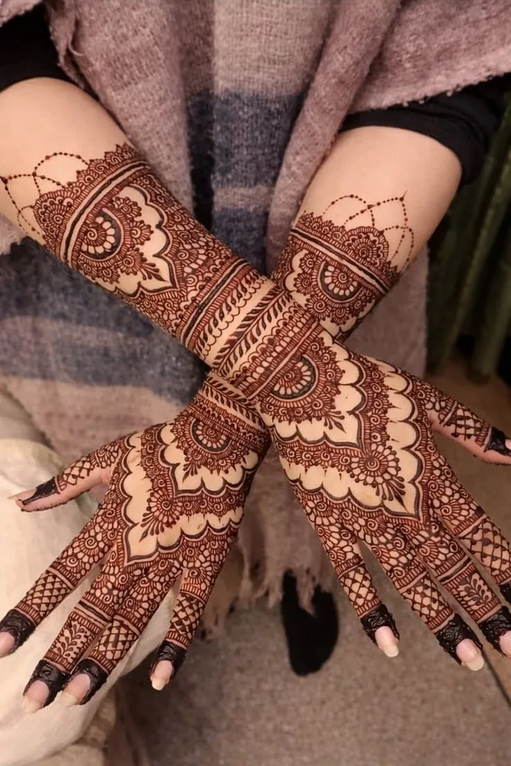 Aesthetic Arabic Arm Mehndi Design with Gol Tikki, Figures and Jaal (2)