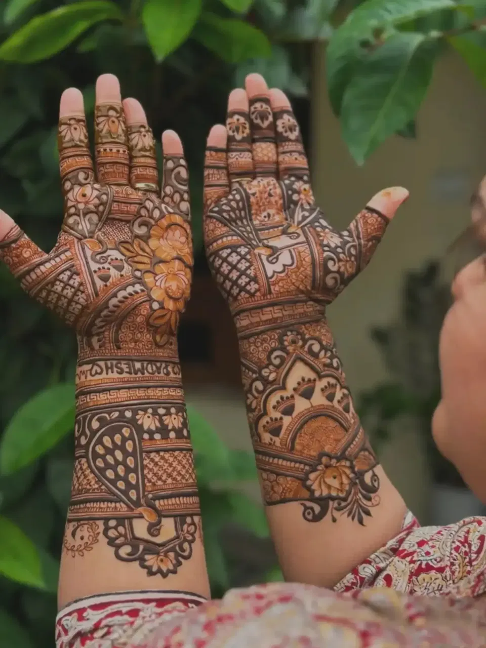 Mehndi Design with Figures (2)