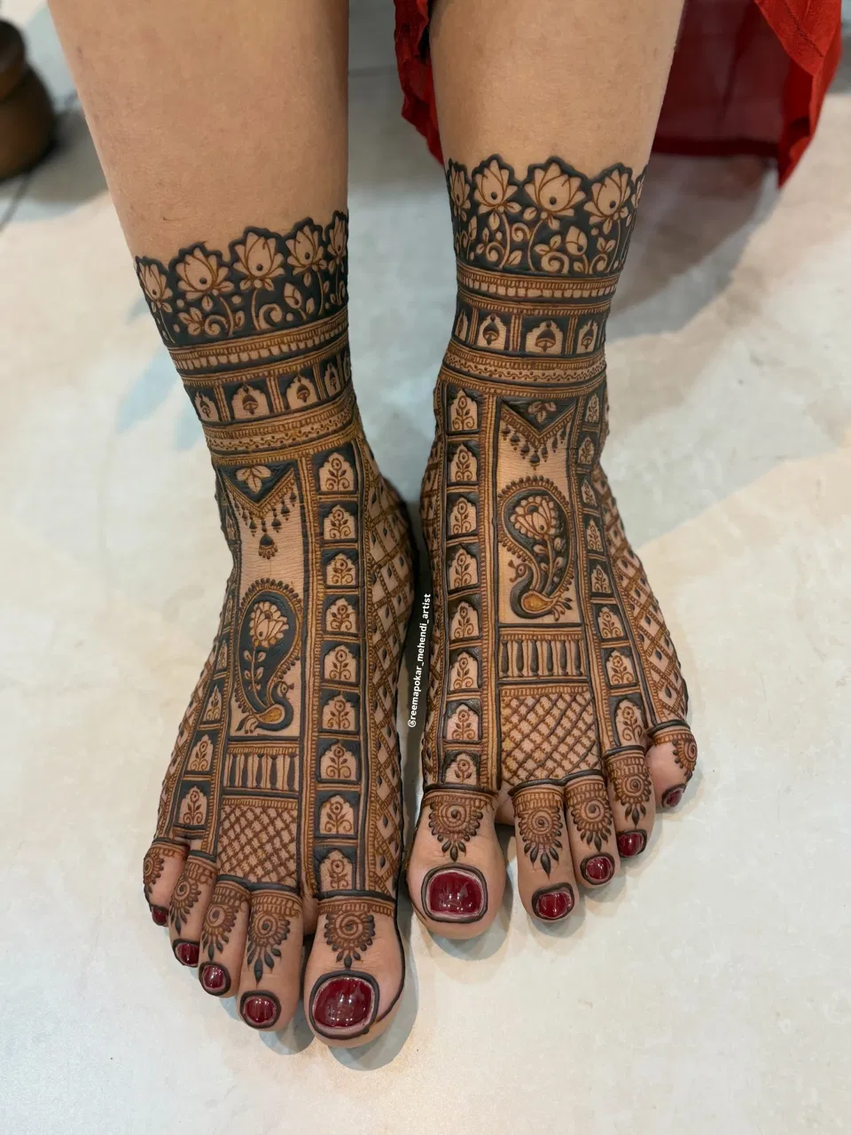 Bridal Foot Mehndi Design with Figures (2)