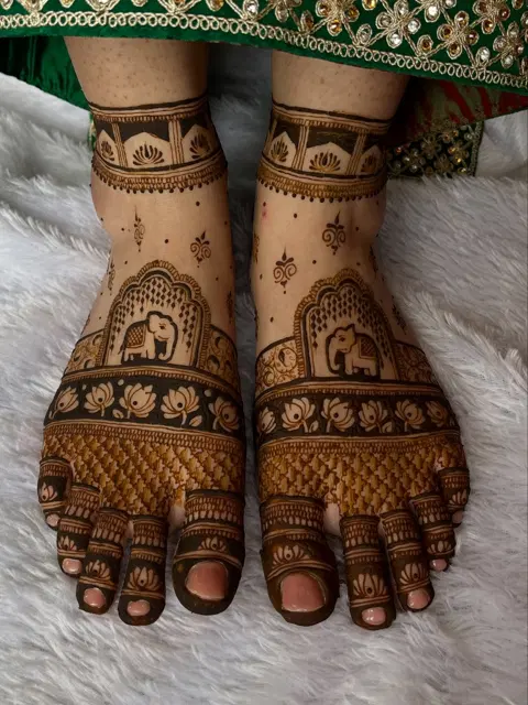 bridal figure foot mehndi design