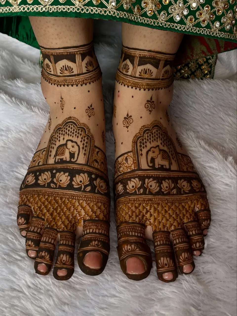 Bridal Foot Mehndi Design with Figures