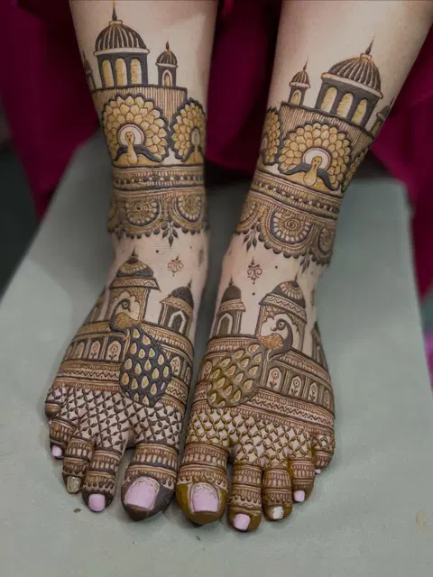 bridal figure foot mehndi design