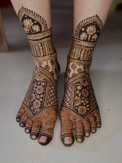 bridal figure foot mehndi design