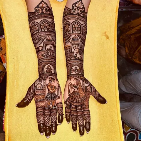 figure full hand mehndi design