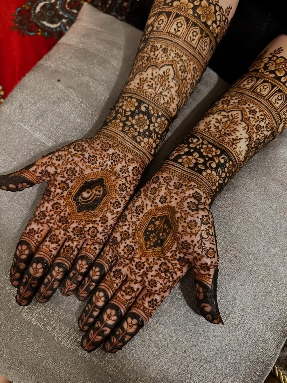 Bridal Pakistani Back Hand Mehndi Design (2)
