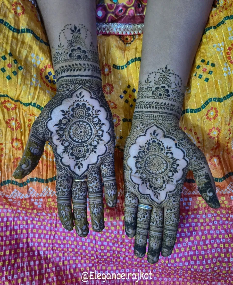 Mehndi Design with Gol Tikki