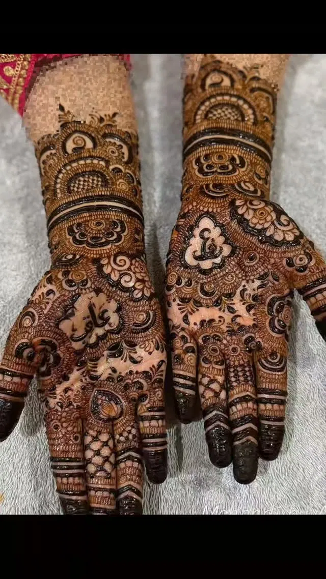 Mehndi Design with Figures