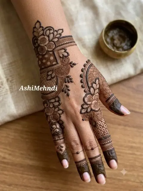 aesthetic bridal circle back hand mehndi design