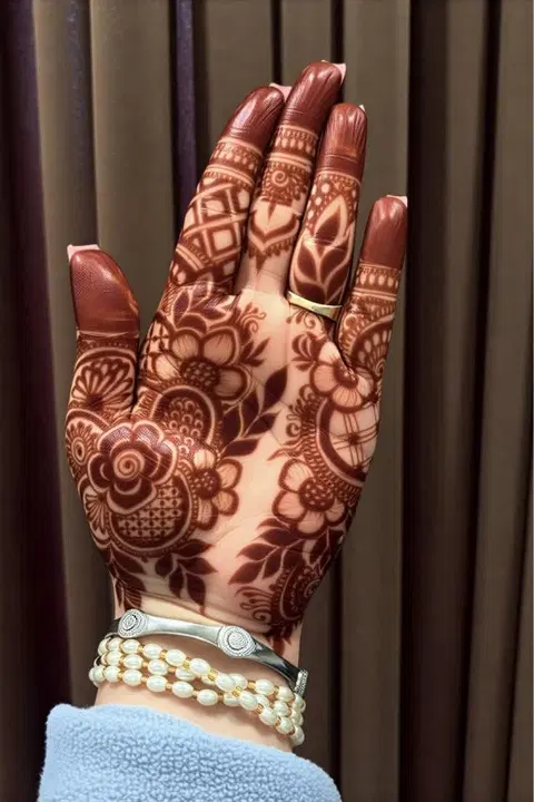 aesthetic arabic circle arm mehndi design