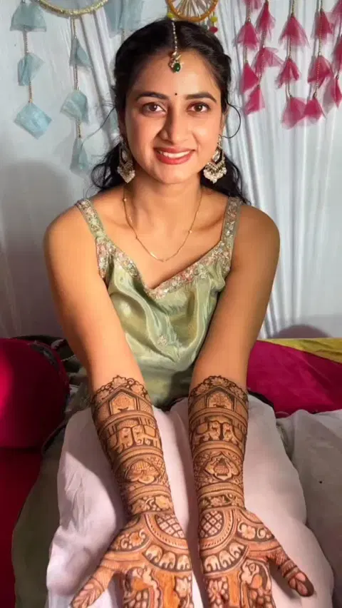 full hand mehndi design