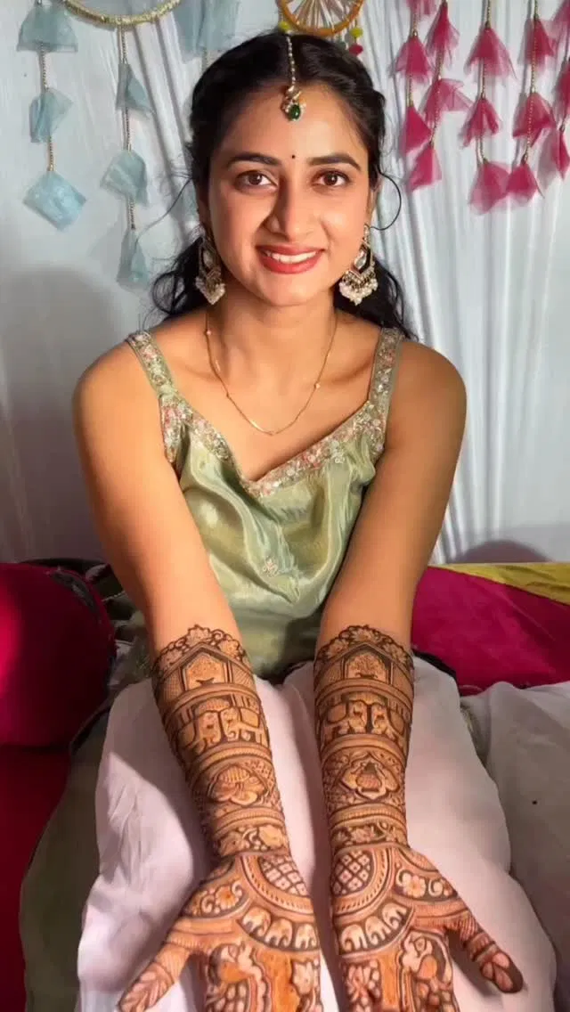 Full Hand Mehndi Design (2)