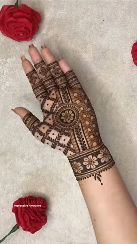 aesthetic arabic circle front hand mehndi design