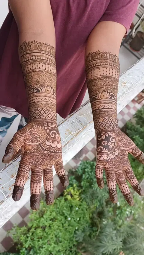 figure full hand mehndi design