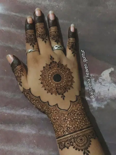 circle mehndi design