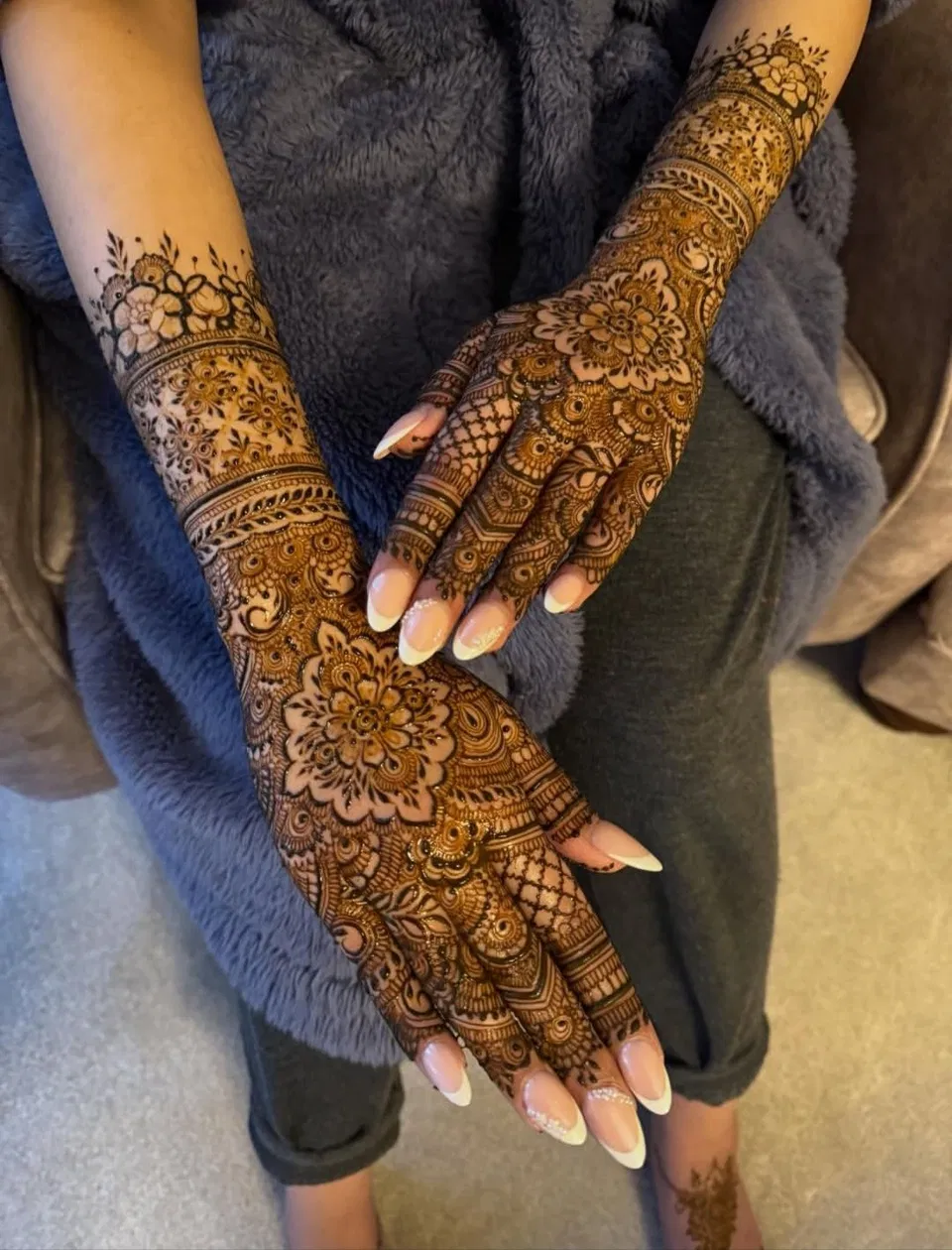 Bridal Pakistani Front Hand Mehndi Design