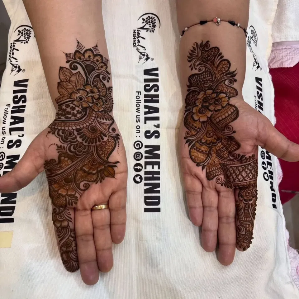 Mehndi Design with Figures (2)