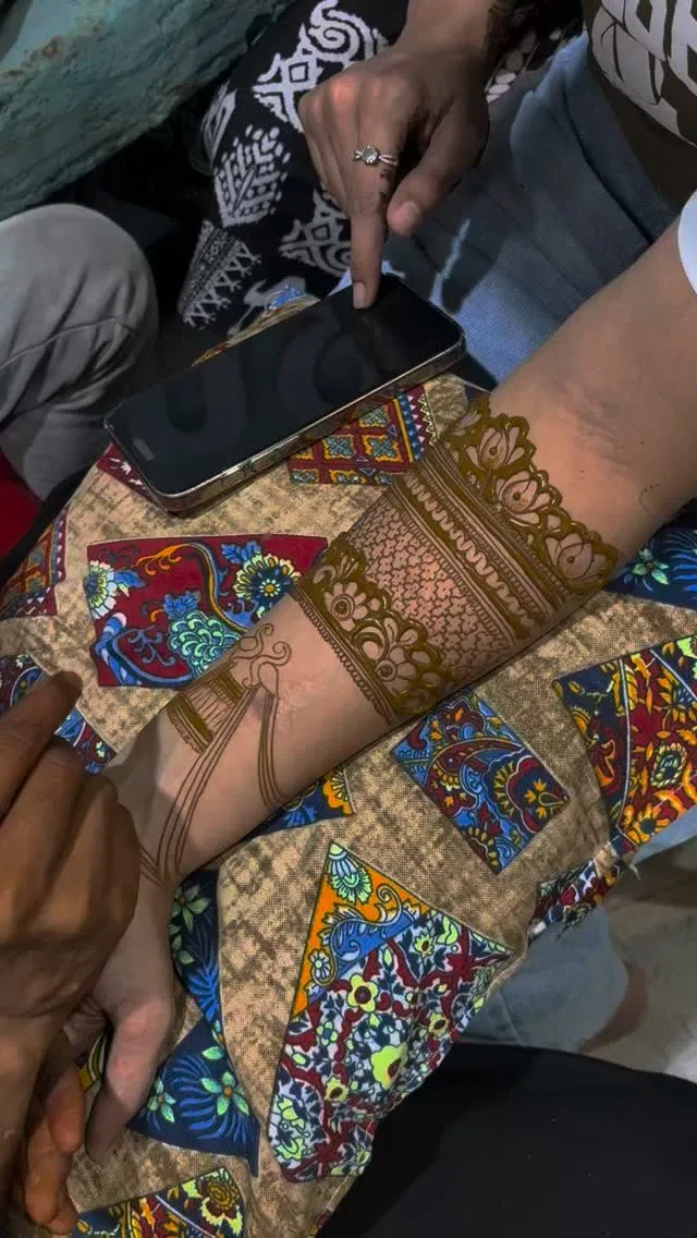 Full Hand Mehndi Design (2)