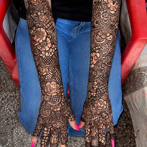 figure full hand mehndi design