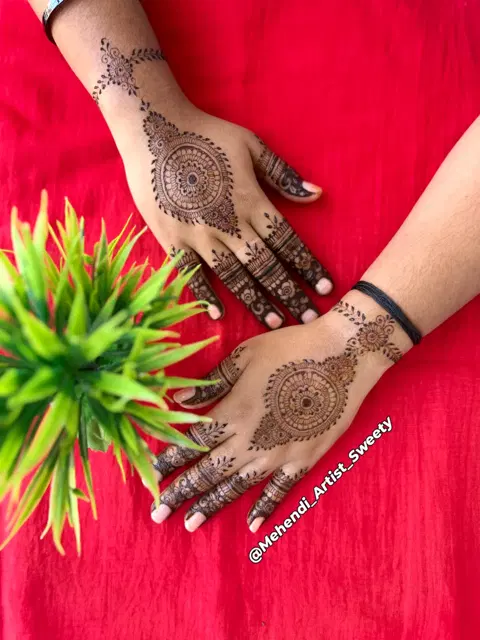 simple circle mehndi design