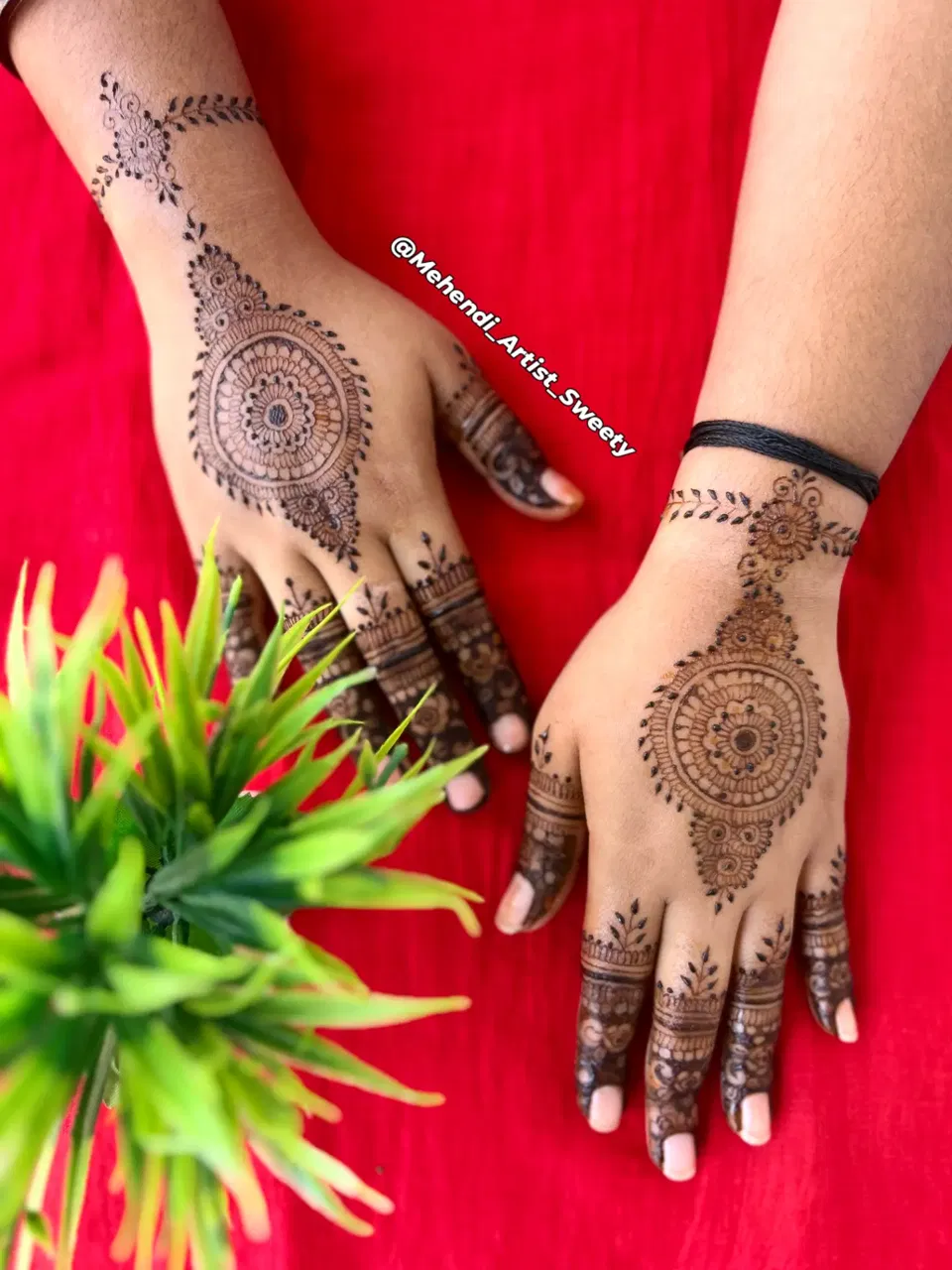 Mehndi Design with Gol Tikki