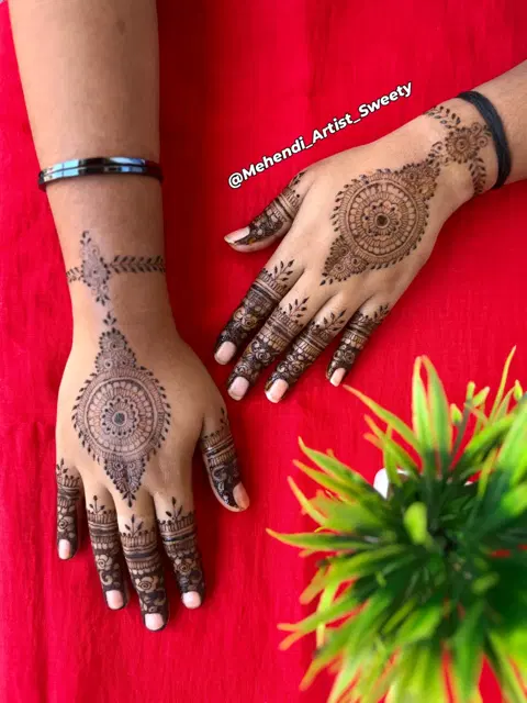 simple circle mehndi design