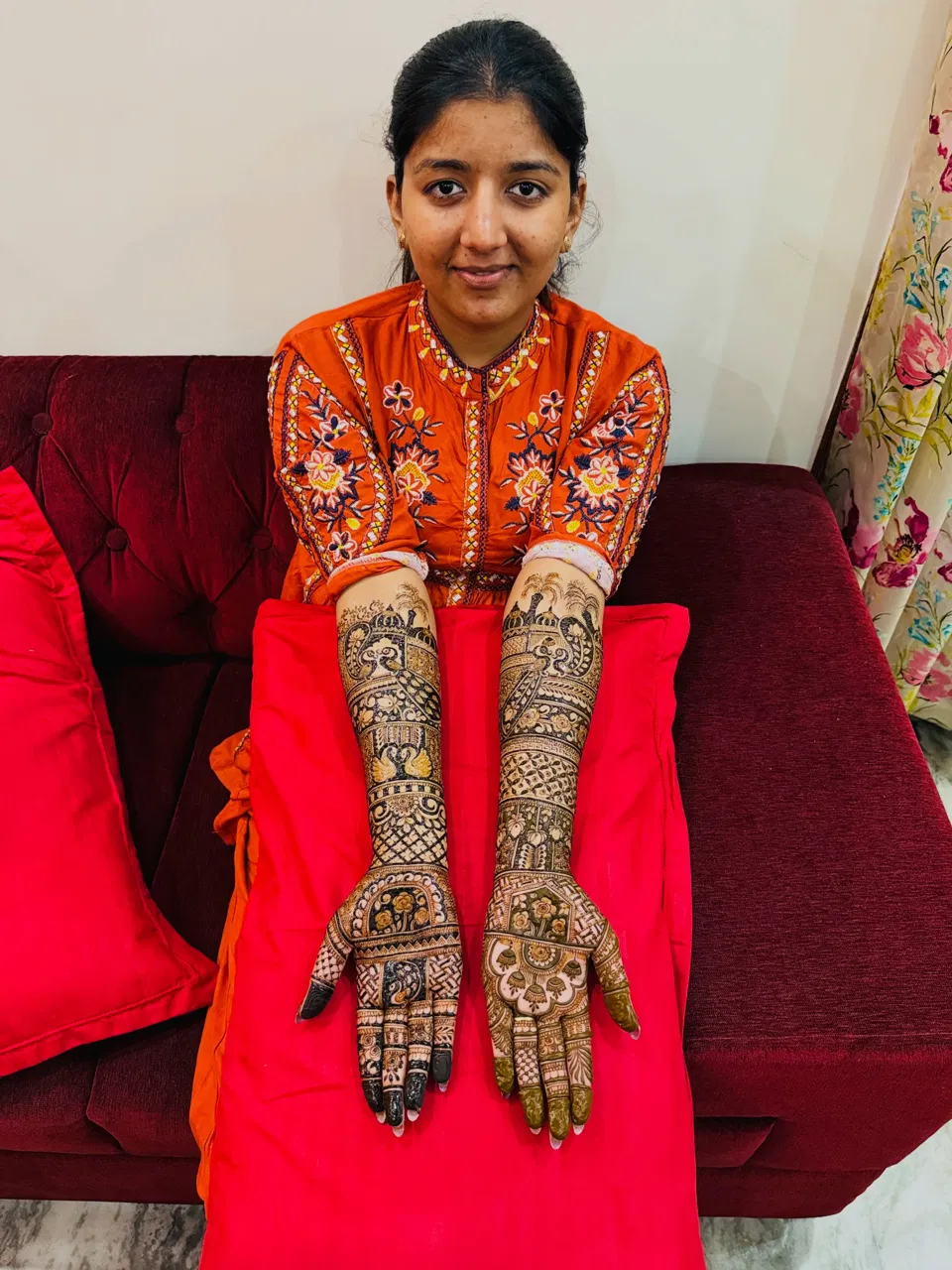 Full Hand Mehndi Design with Figures (4)