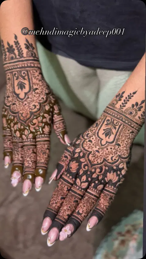 aesthetic mehndi design