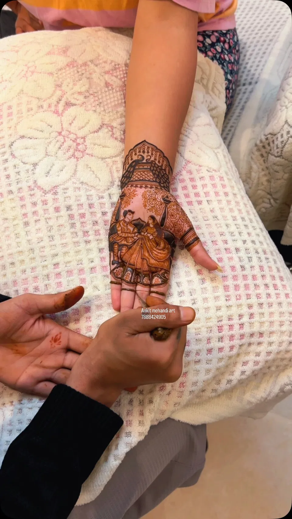 Mehndi Design with Figures