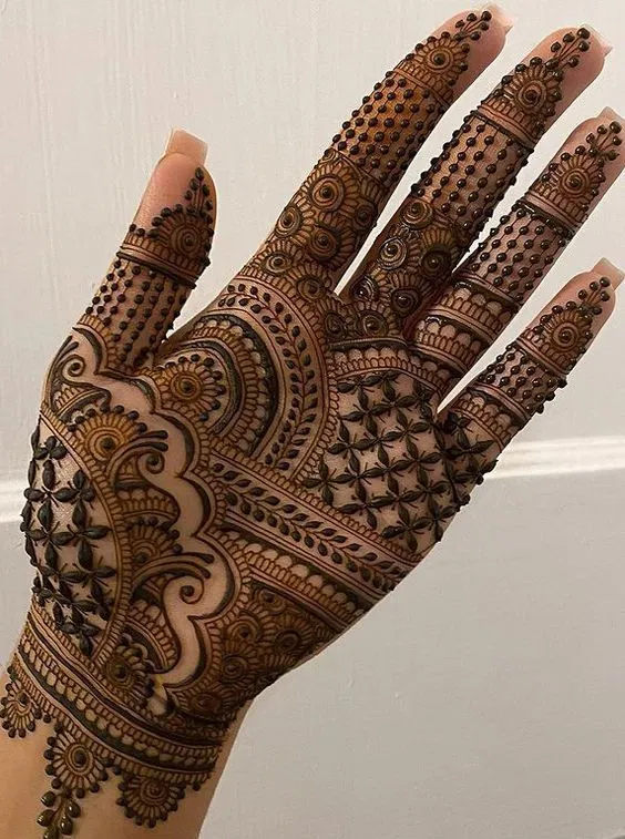 Aesthetic Arabic Front Hand Mehndi Design for Diwali (3)