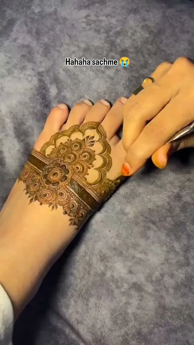 Aesthetic Simple Mehndi Design