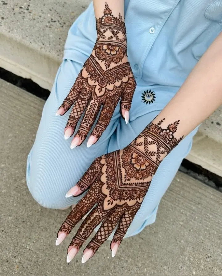 Bridal Pakistani Back Hand Mehndi Design with Gol Tikki and Jaal for Eid (2)