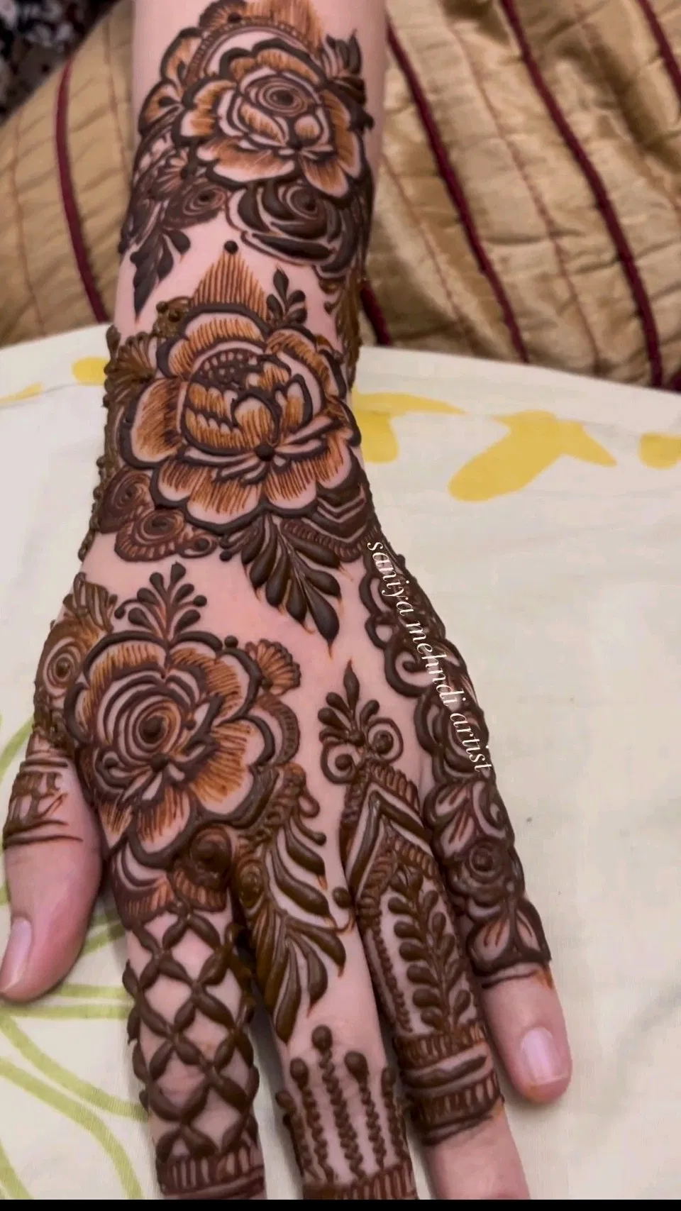 Heavy Dubai Stylish Back Hand Mehndi Design with Flowers