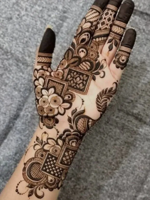 Dubai Pakistani Front Hand Mehndi Design with Flowers