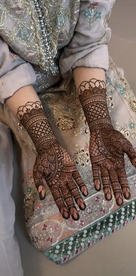 aesthetic arabic deity arm mehndi design
