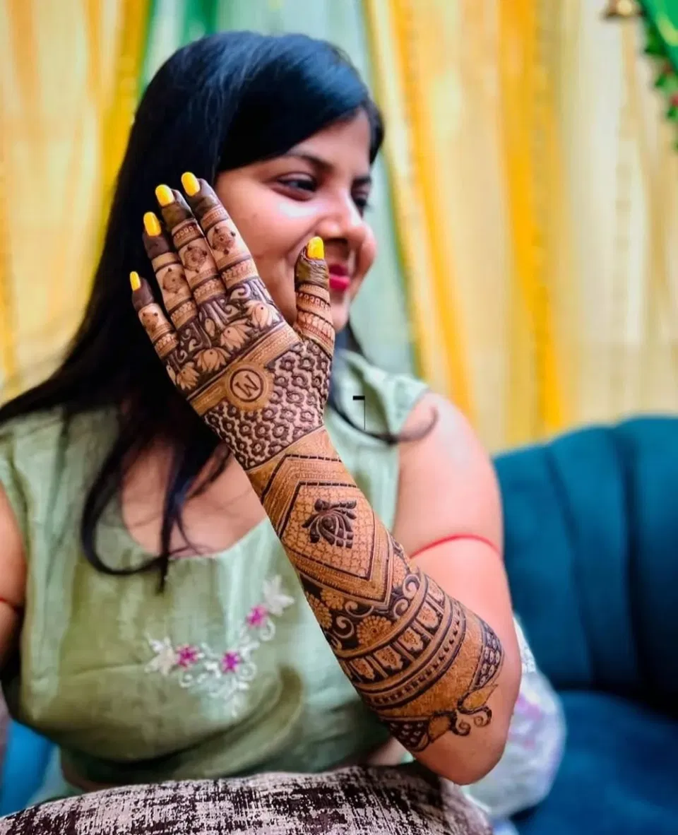 Bridal Back Hand Mehndi Design (4)