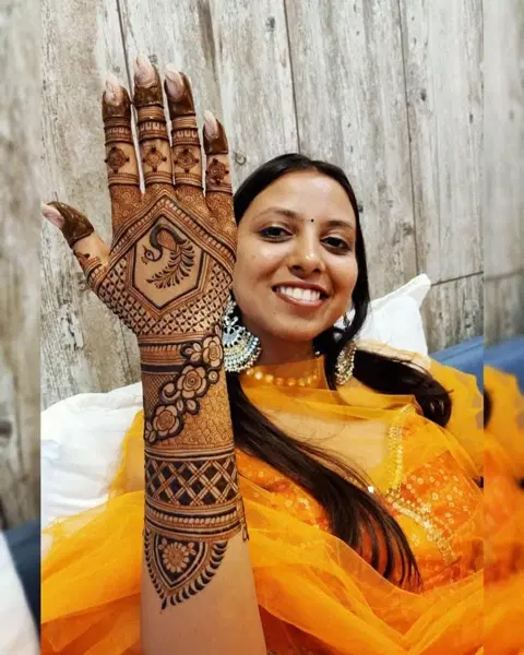 bridal back hand mehndi design