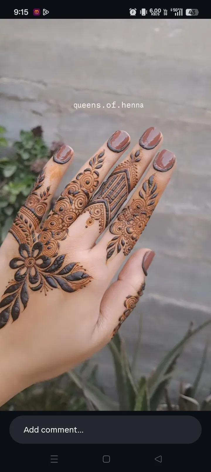 Arabic Simple Back Hand Mehndi Design