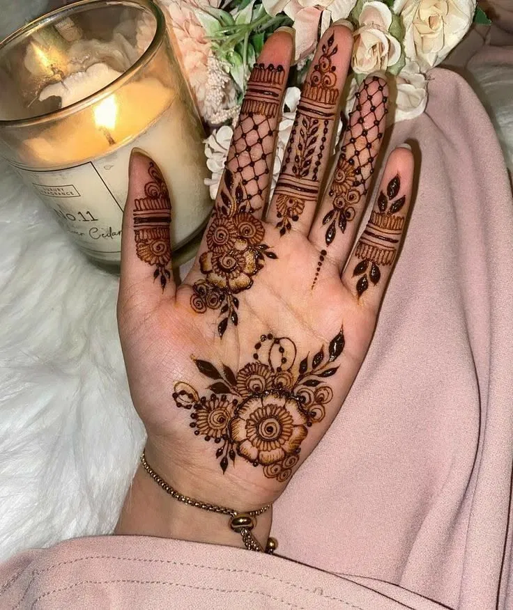 Aesthetic Arabic Finger Mehndi Design with Gol Tikki, Flowers and Jaal for Eid (6)