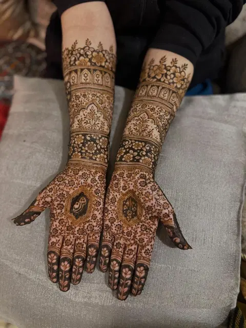 bridal pakistani figure back hand mehndi design